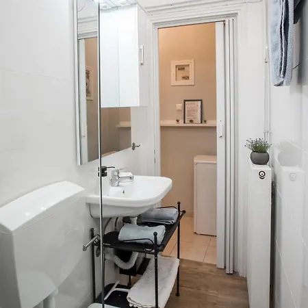 With Parking * Larissa