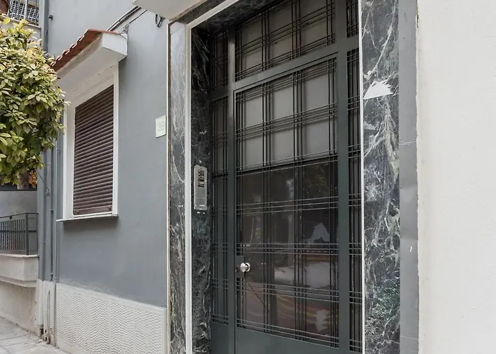 With Parking * Larissa