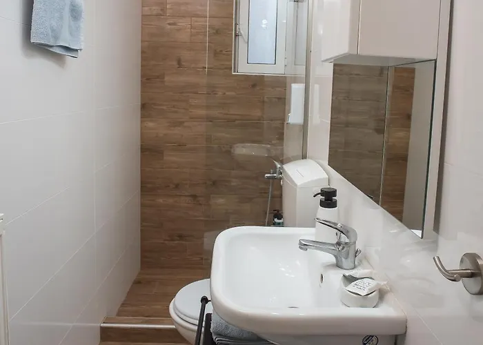 With Parking * Larissa